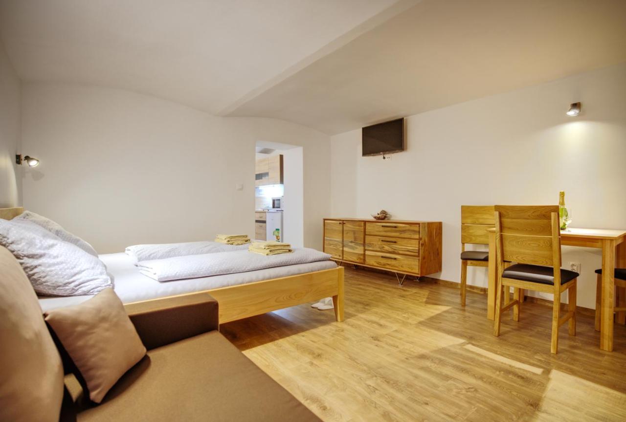 Apartmanek Mezi Kopci Apartment Яхимов Екстериор снимка